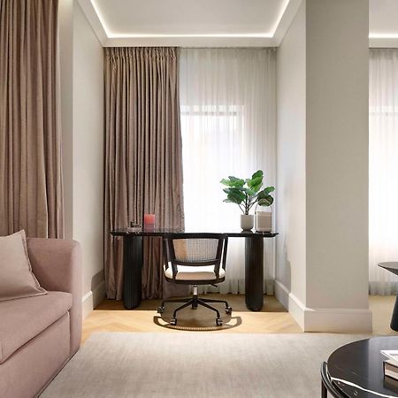 Vogue Hotel Montreal Downtown, Curio Collection By Hilton Екстер'єр фото