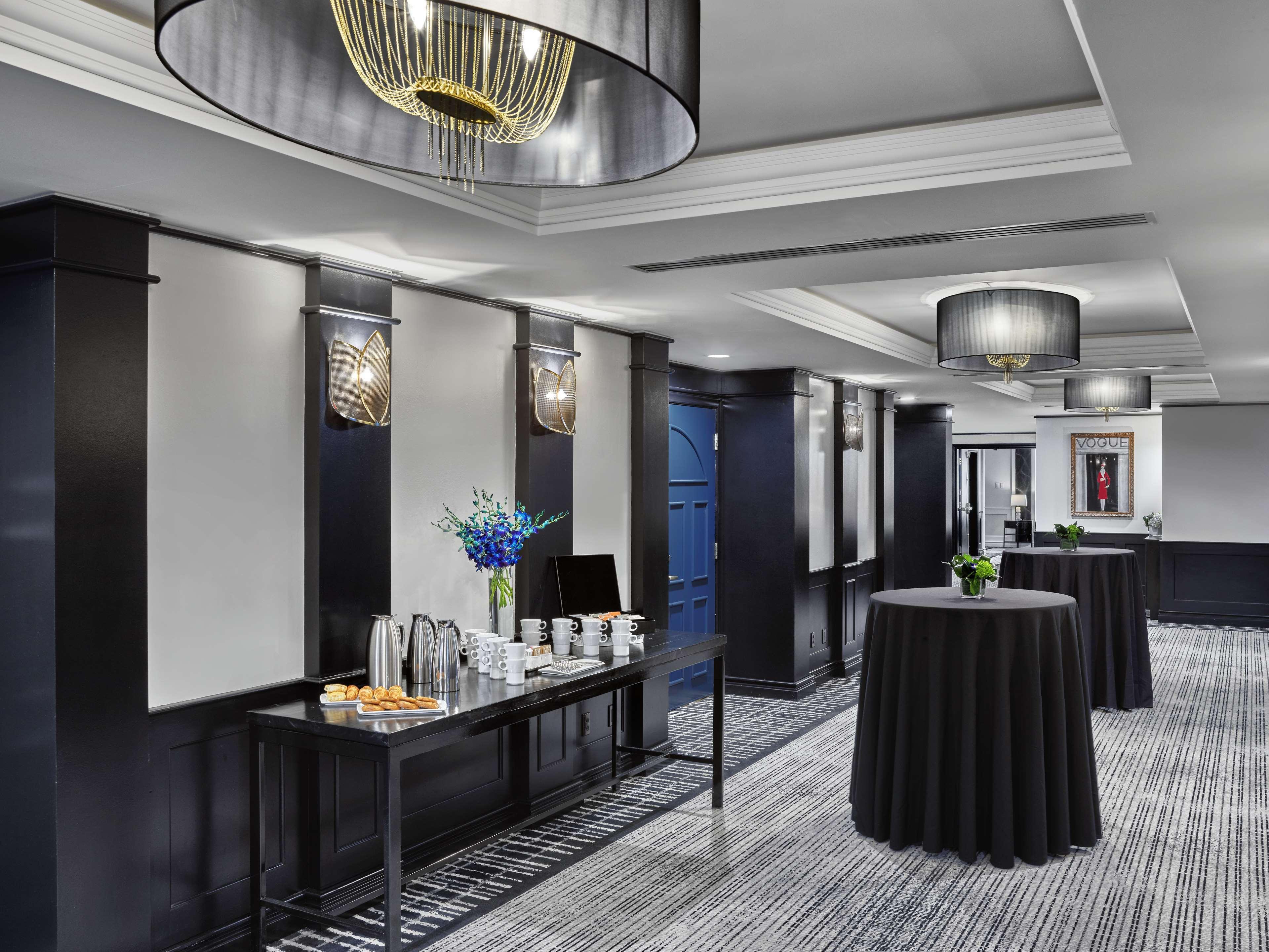 Vogue Hotel Montreal Downtown, Curio Collection By Hilton Екстер'єр фото