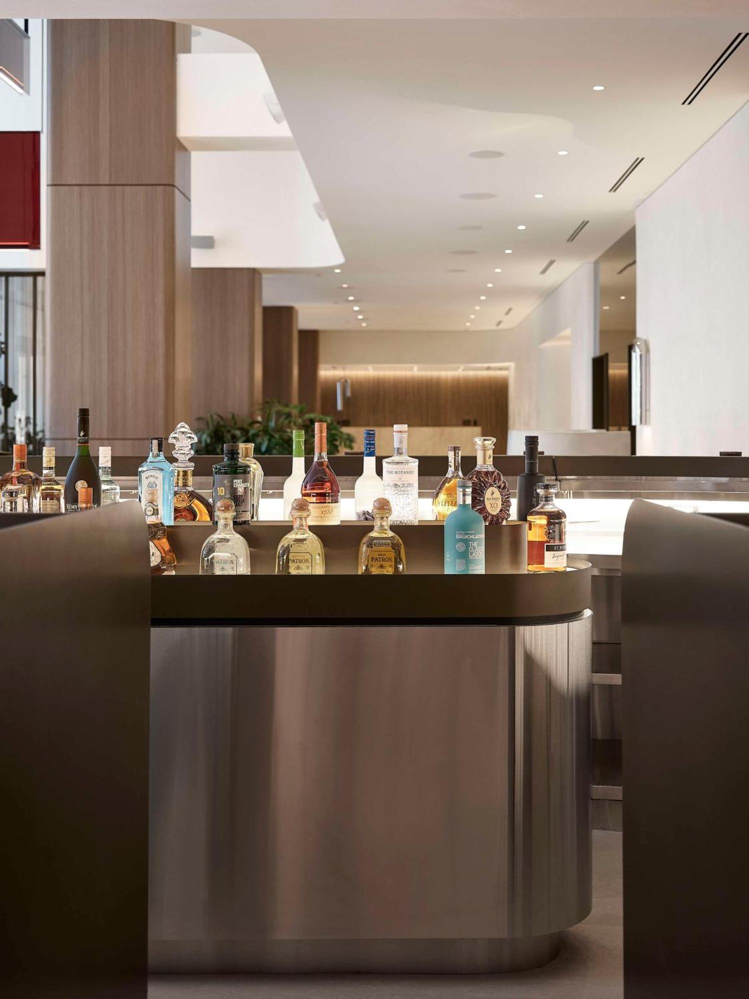 Vogue Hotel Montreal Downtown, Curio Collection By Hilton Екстер'єр фото