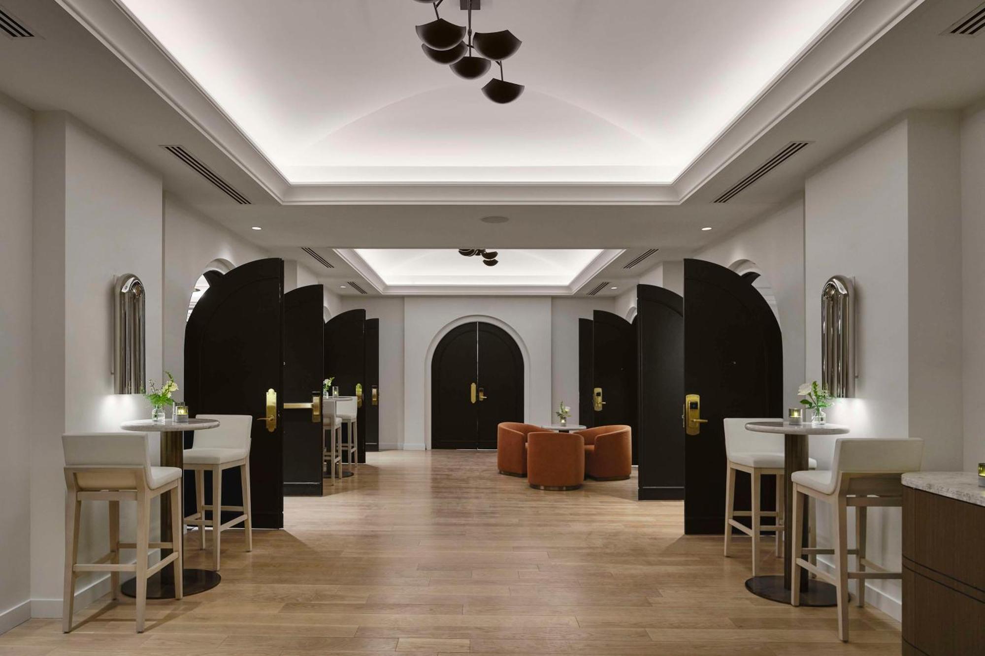 Vogue Hotel Montreal Downtown, Curio Collection By Hilton Екстер'єр фото