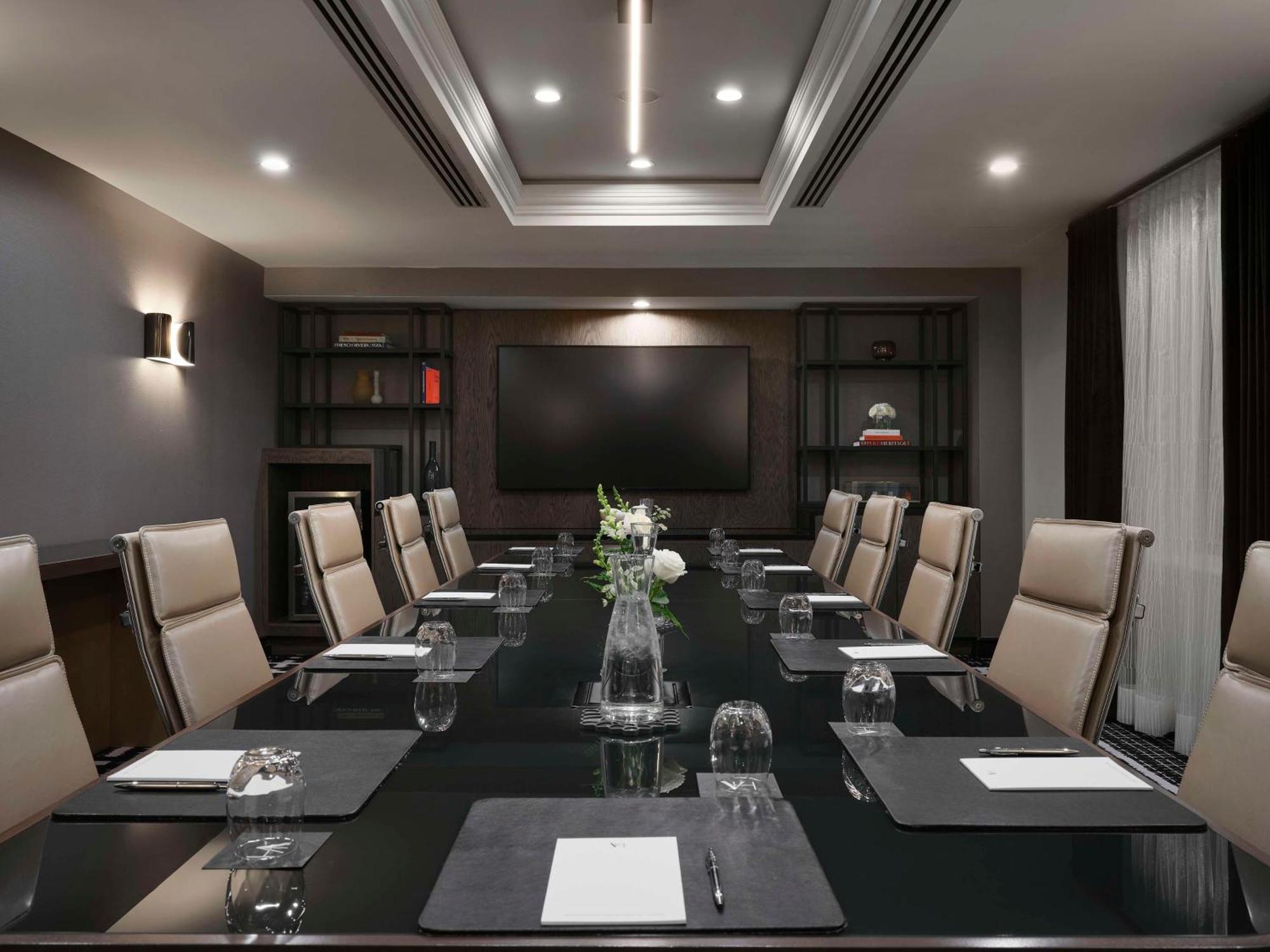 Vogue Hotel Montreal Downtown, Curio Collection By Hilton Екстер'єр фото