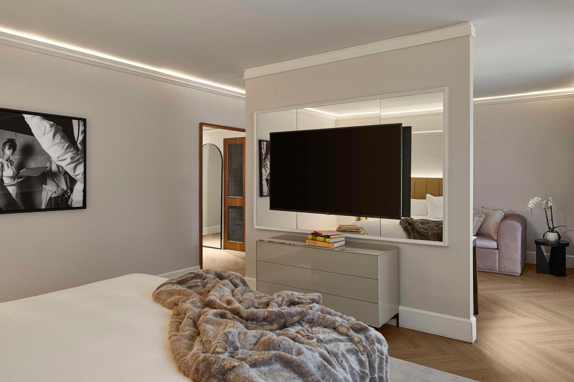 Vogue Hotel Montreal Downtown, Curio Collection By Hilton Екстер'єр фото