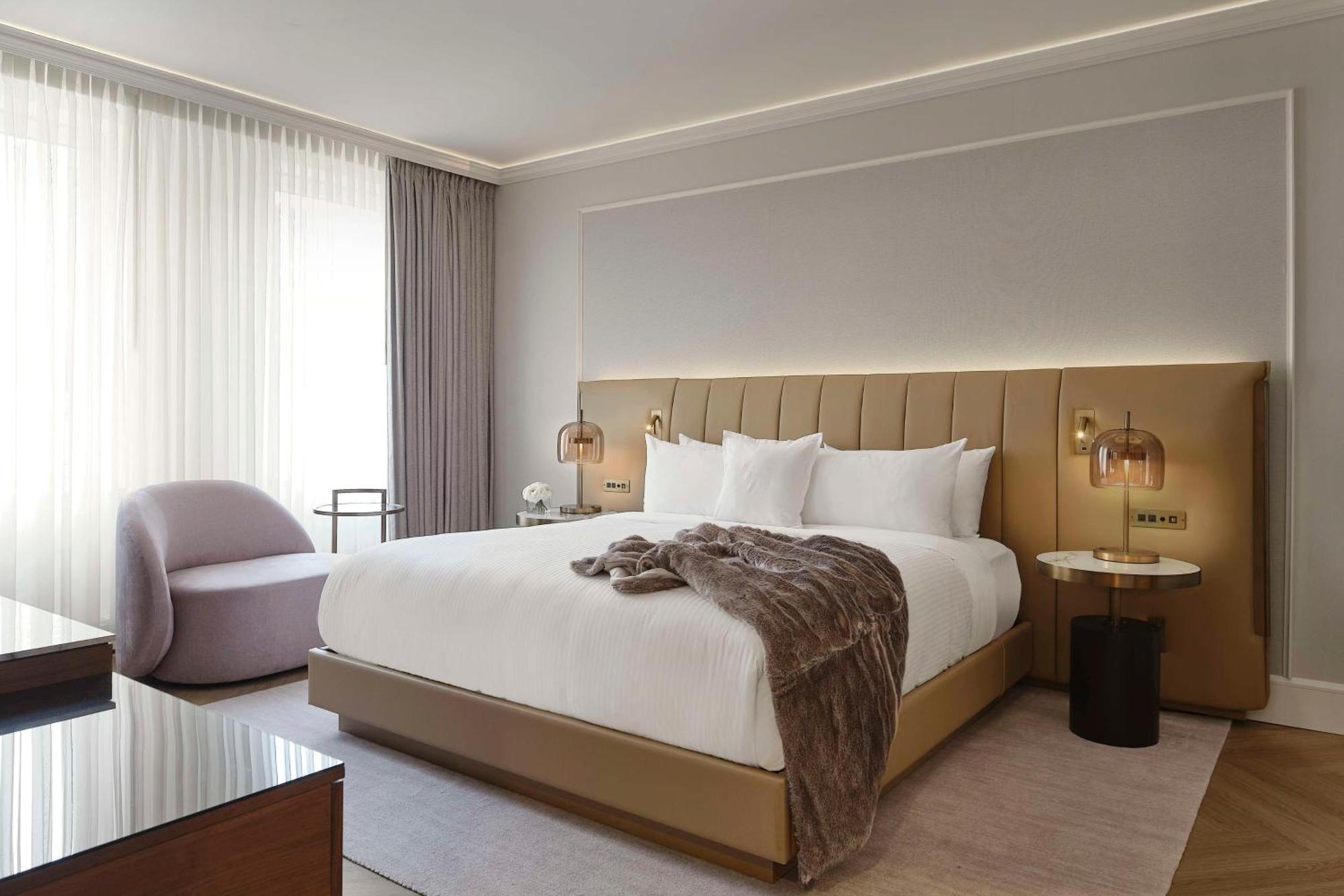 Vogue Hotel Montreal Downtown, Curio Collection By Hilton Екстер'єр фото