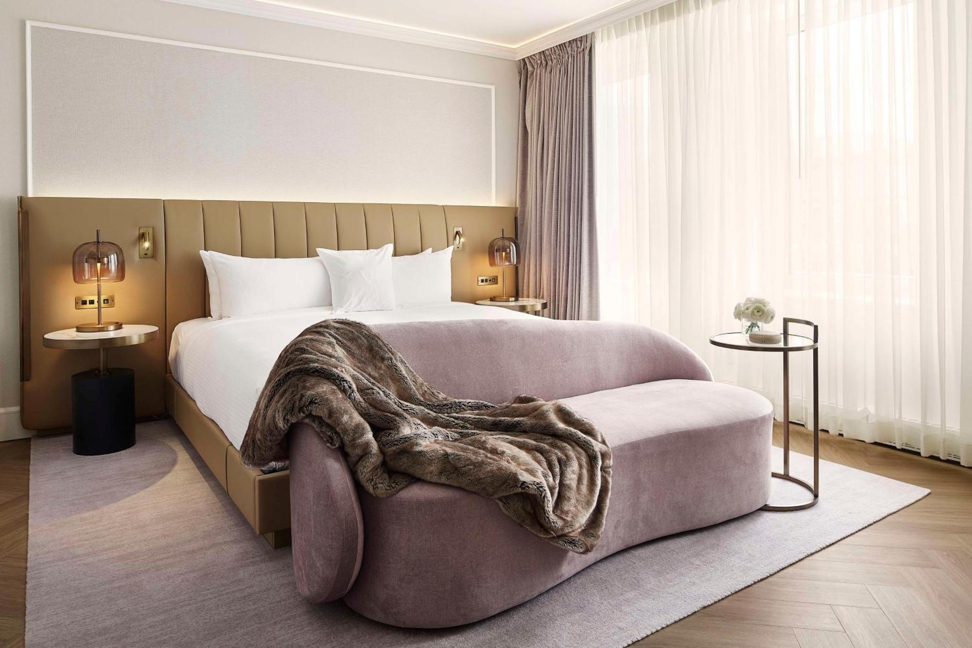 Vogue Hotel Montreal Downtown, Curio Collection By Hilton Екстер'єр фото