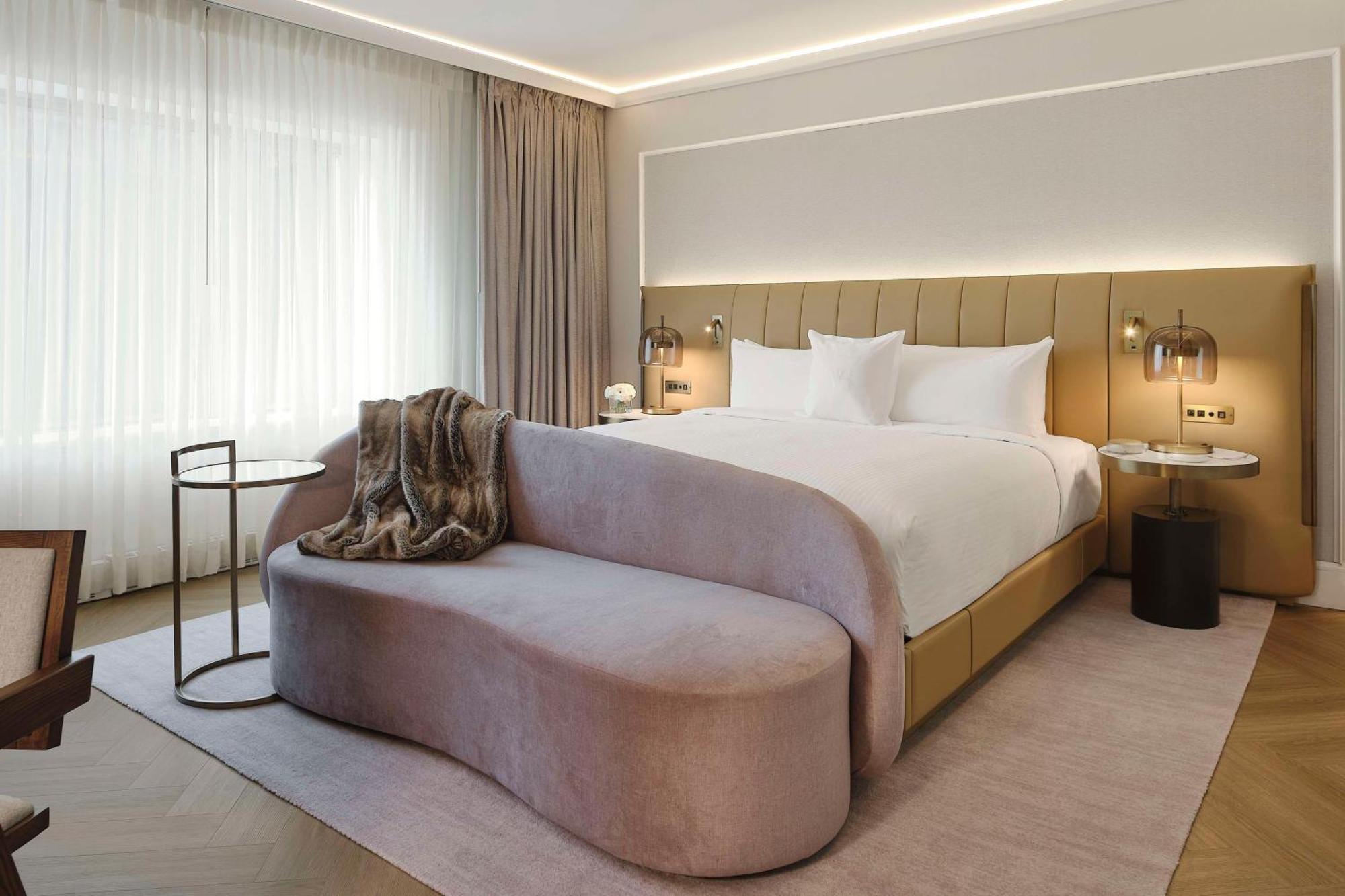 Vogue Hotel Montreal Downtown, Curio Collection By Hilton Екстер'єр фото