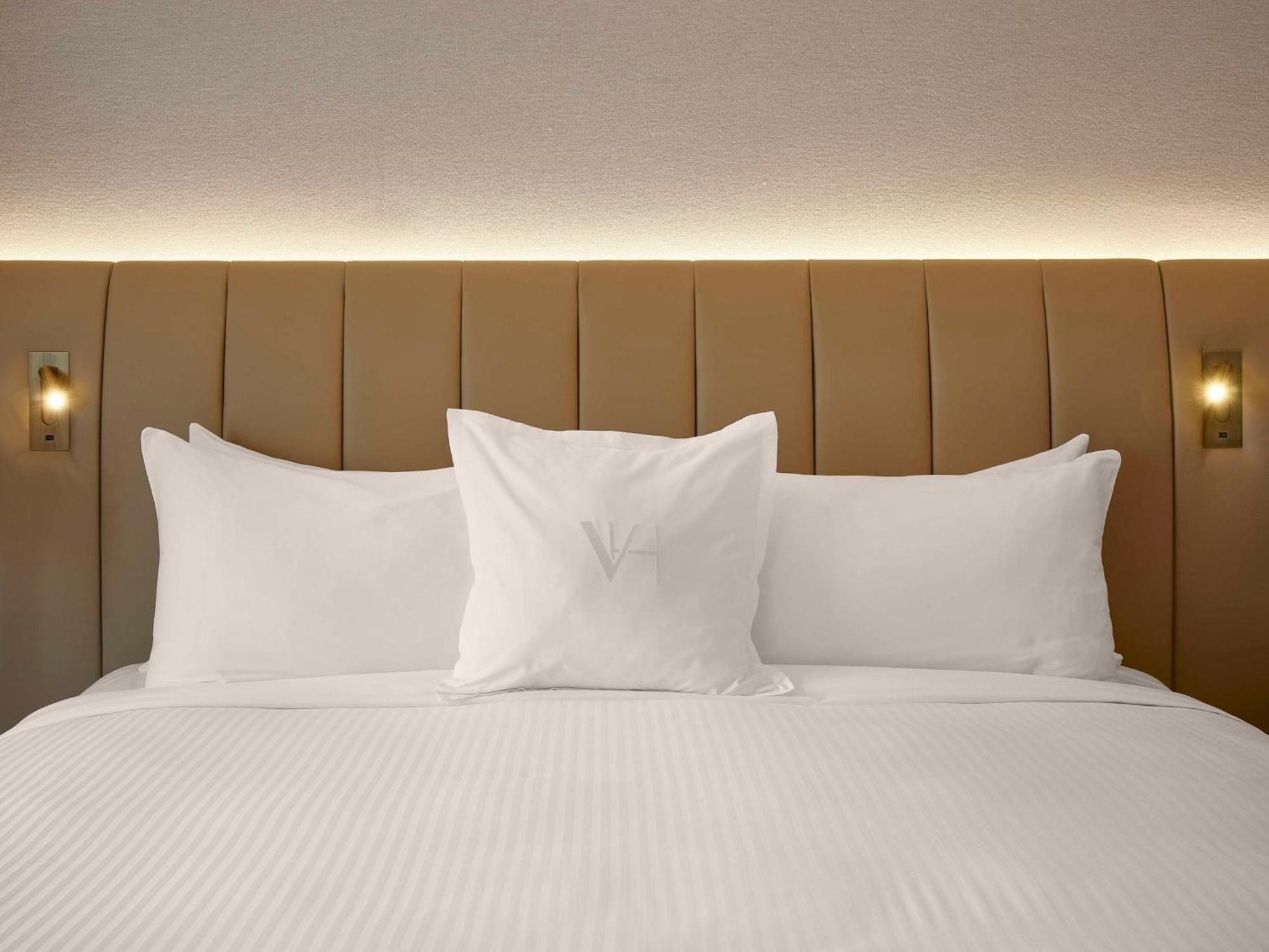 Vogue Hotel Montreal Downtown, Curio Collection By Hilton Екстер'єр фото