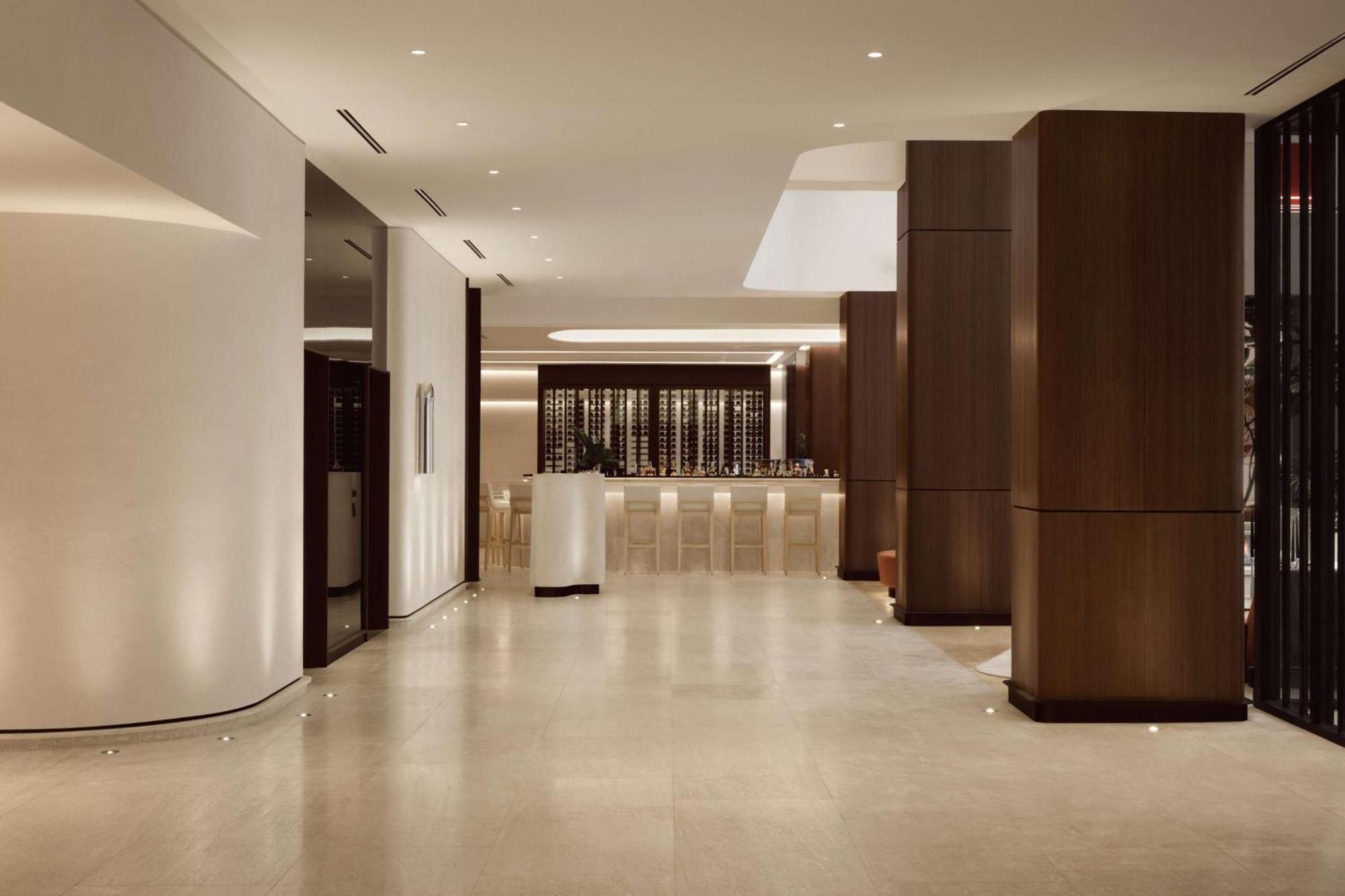 Vogue Hotel Montreal Downtown, Curio Collection By Hilton Екстер'єр фото