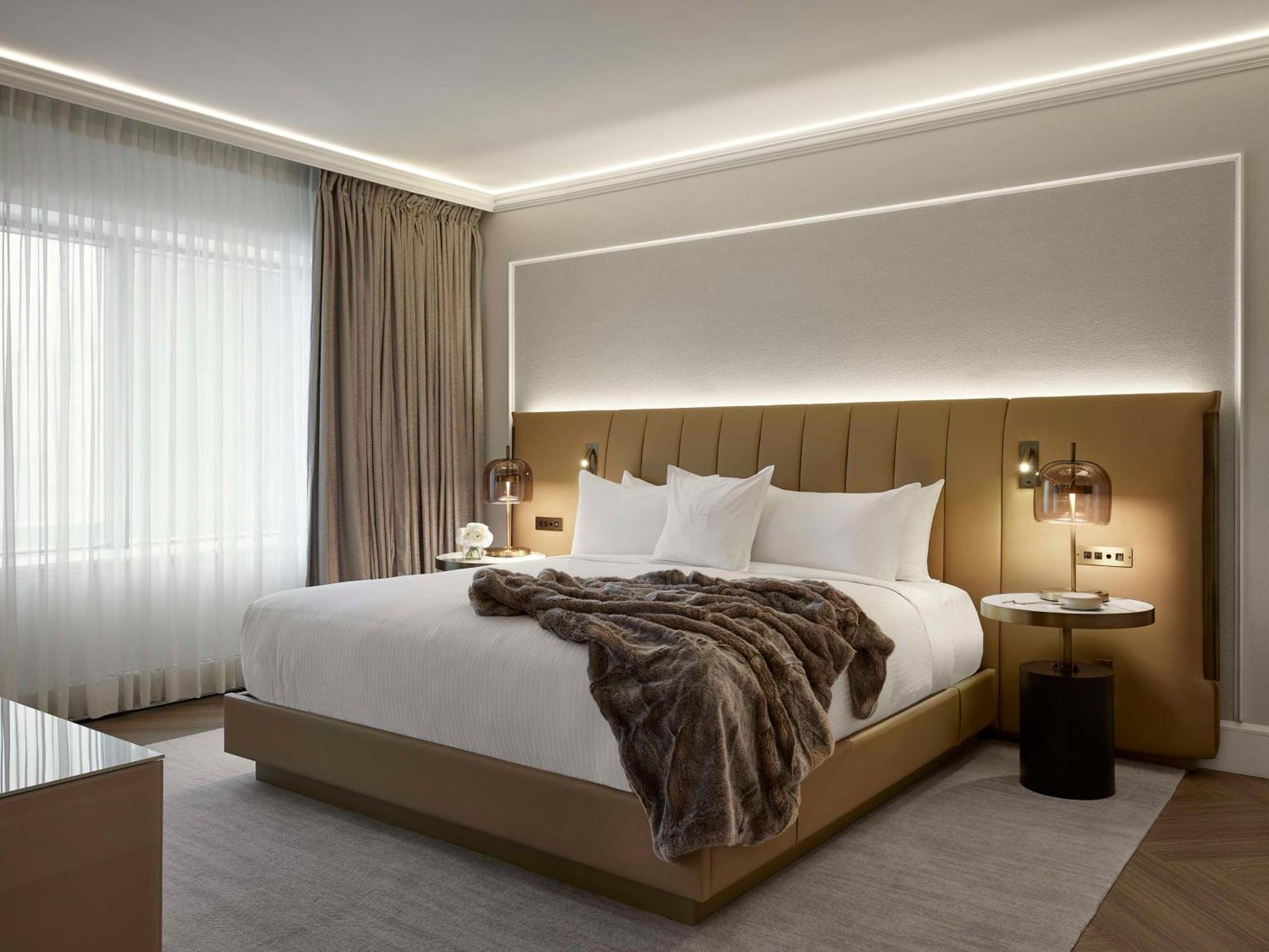 Vogue Hotel Montreal Downtown, Curio Collection By Hilton Екстер'єр фото