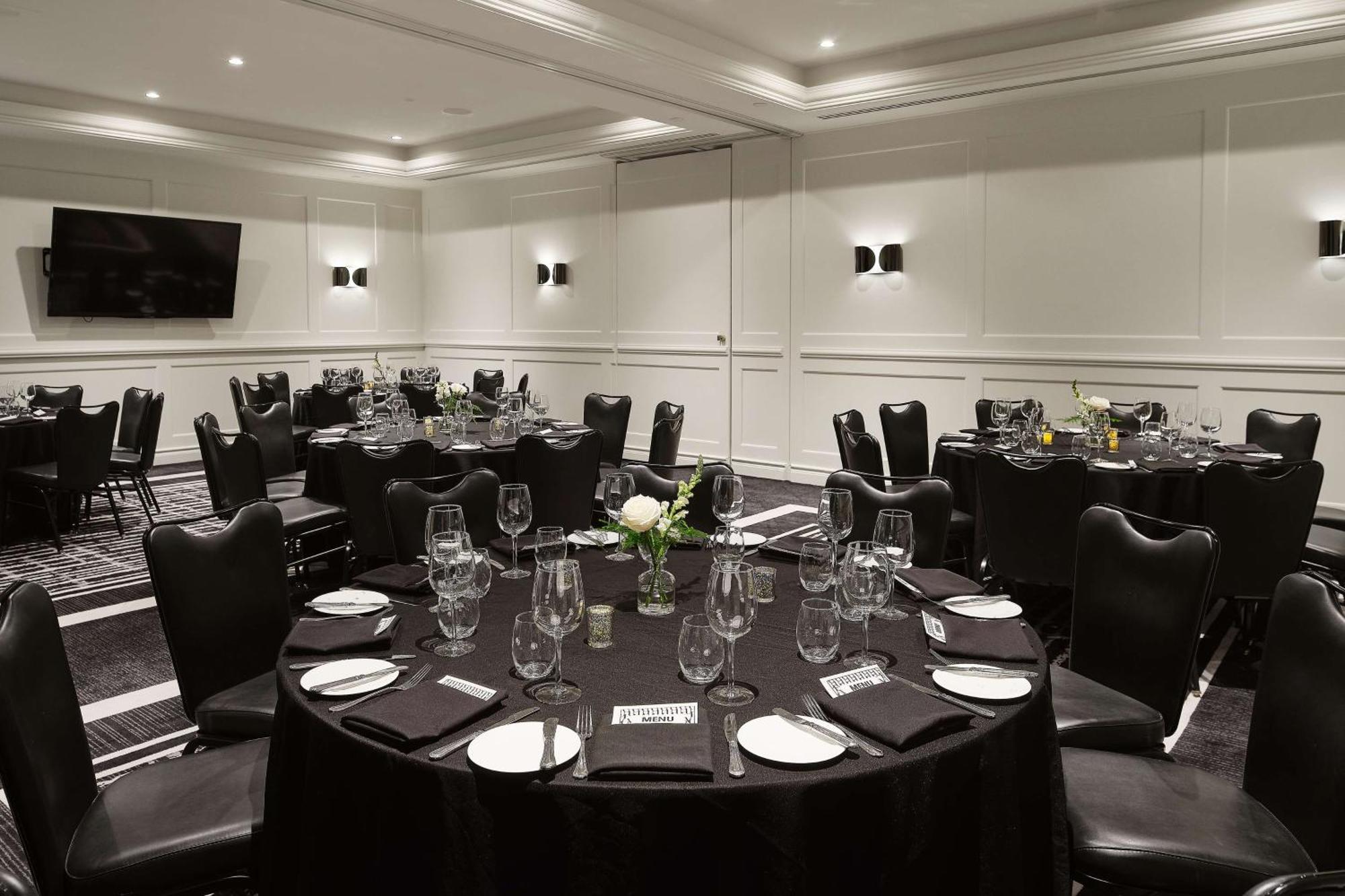 Vogue Hotel Montreal Downtown, Curio Collection By Hilton Екстер'єр фото