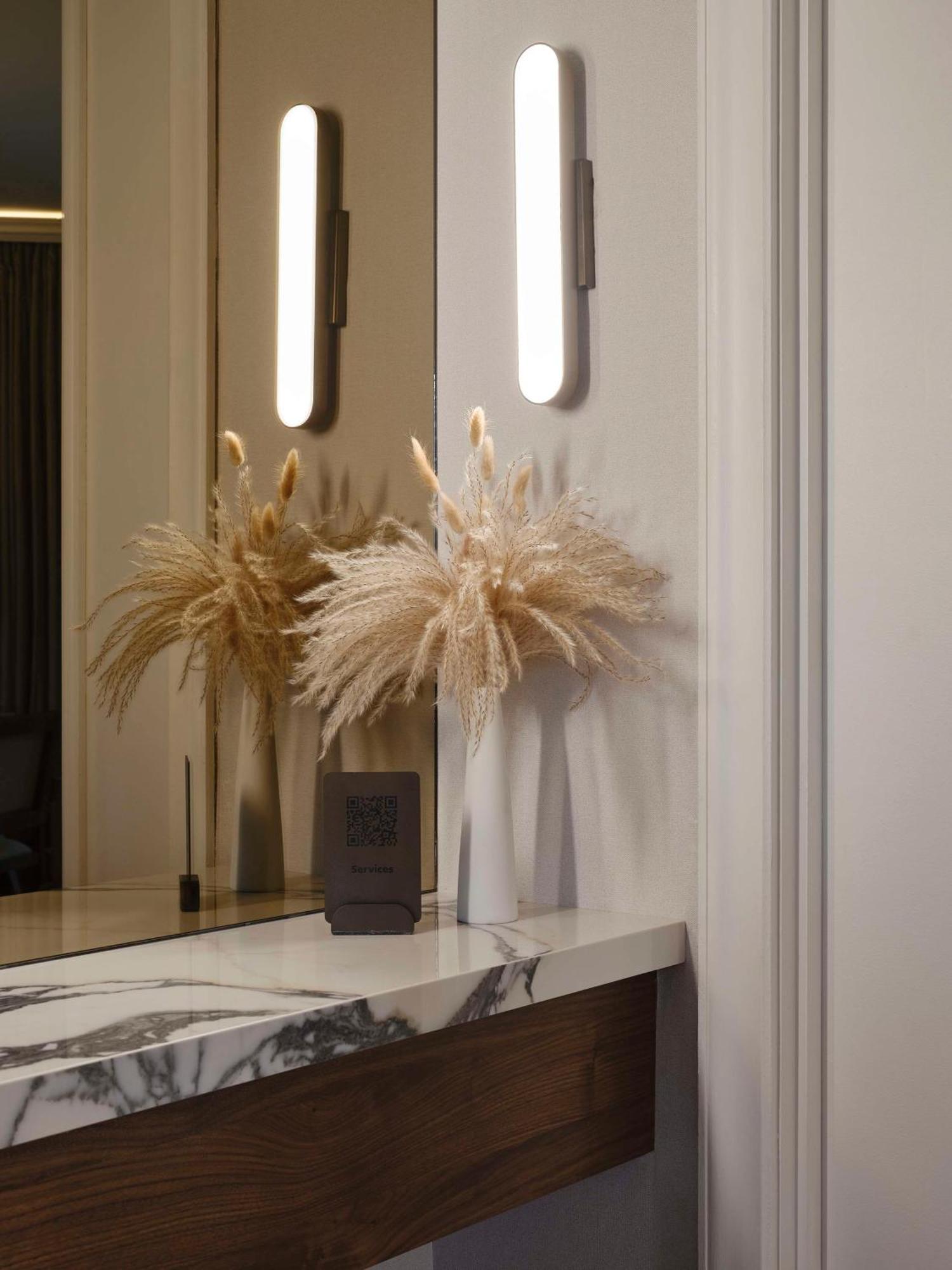 Vogue Hotel Montreal Downtown, Curio Collection By Hilton Екстер'єр фото